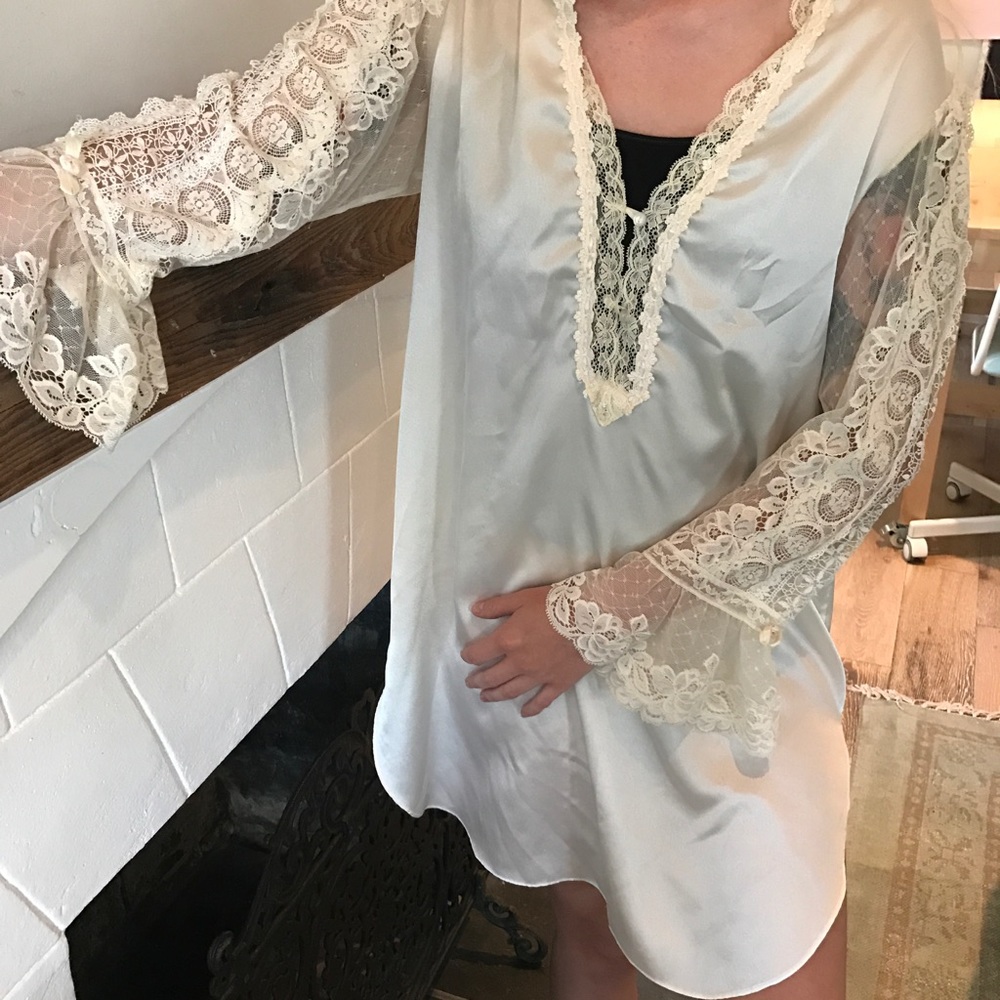 ✨VINTAGE CHRISTIAN DIOR NIGHT GOWN